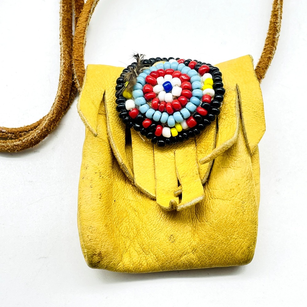 Vintage Yellow Suede Coin Purse Pendant Necklace White Beads Boho Unsigned Charm - Picture 5 of 7